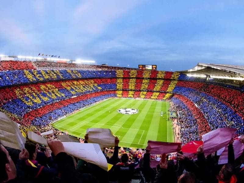 Camp Nou là sân nhà của đội bóng nổi tiếng thế giới Barcelona